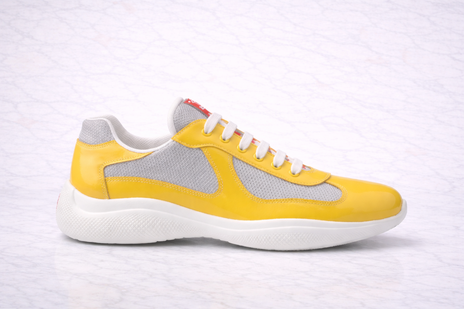 Prada cup jaune